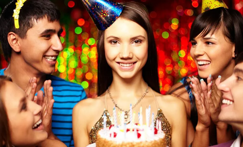 Come scrivere un invito per festa 18 anni - Frasi e idee 