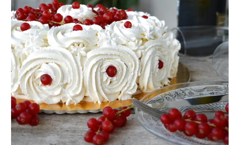 Immagini torte compleanno panna e frutta